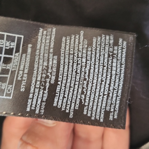 NWT guess mini Black skirt - Picture 10 of 12